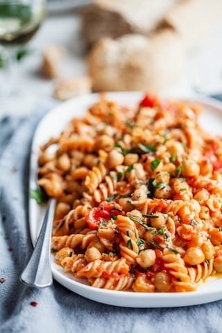 Quick and Delicious Pasta and Chickpeas (Pasta e Ceci) &ndash; GoGo Quinoa