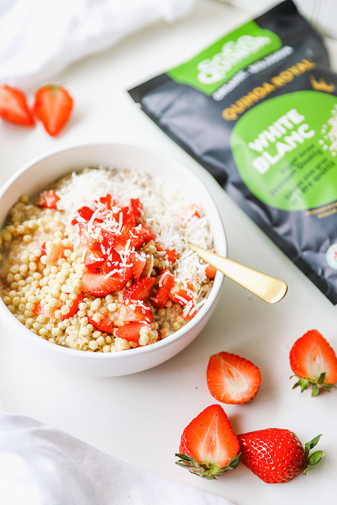 Creamy quinoa porridge with strawberries